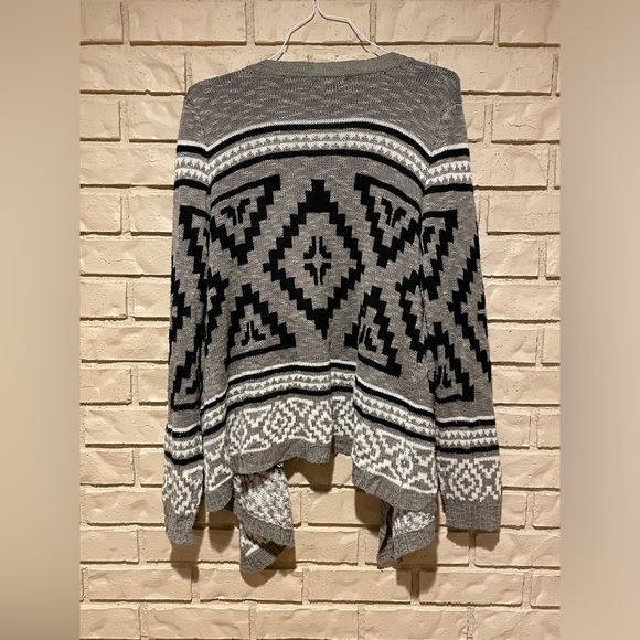 Sweaters - Aztec Pattern Cardigan